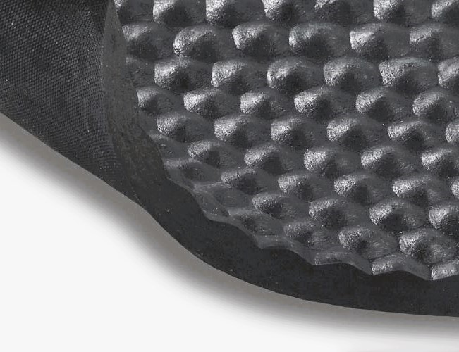 Gumová podlahovina na ustajnenie koní a dobytka šírka 2 m hrúbka 8 mm