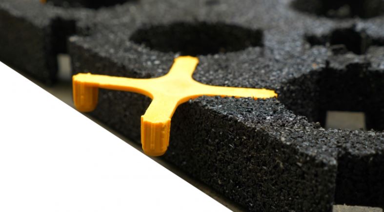 Spojovací kríž ku gumovej dlažbe