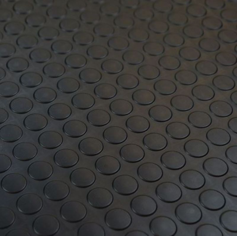 Gumová podlahovina s peniažkovým dezénom šírka 1,5 m hrúbka 4 mm čierna