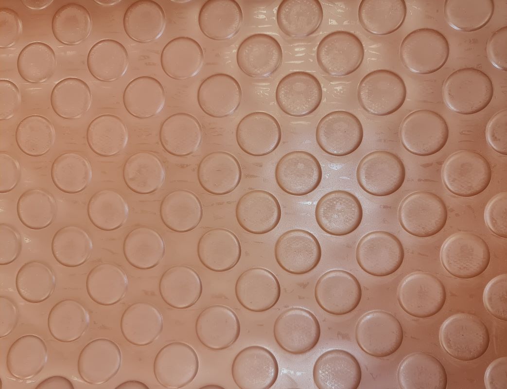 Gumová podlahovina s peniažkovým dezénom šírka 1,2 m hrúbka 3 mm farebná