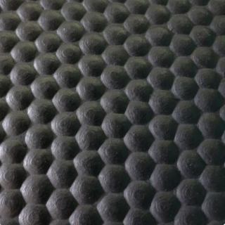 Gumová podlahovina na ustajnenie koní a dobytka šírka 2 m hrúbka 8 mm